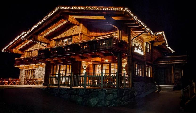 Chalet for 8 people, with Balcony and Terrace as well as Garden and Sauna in Ischgl