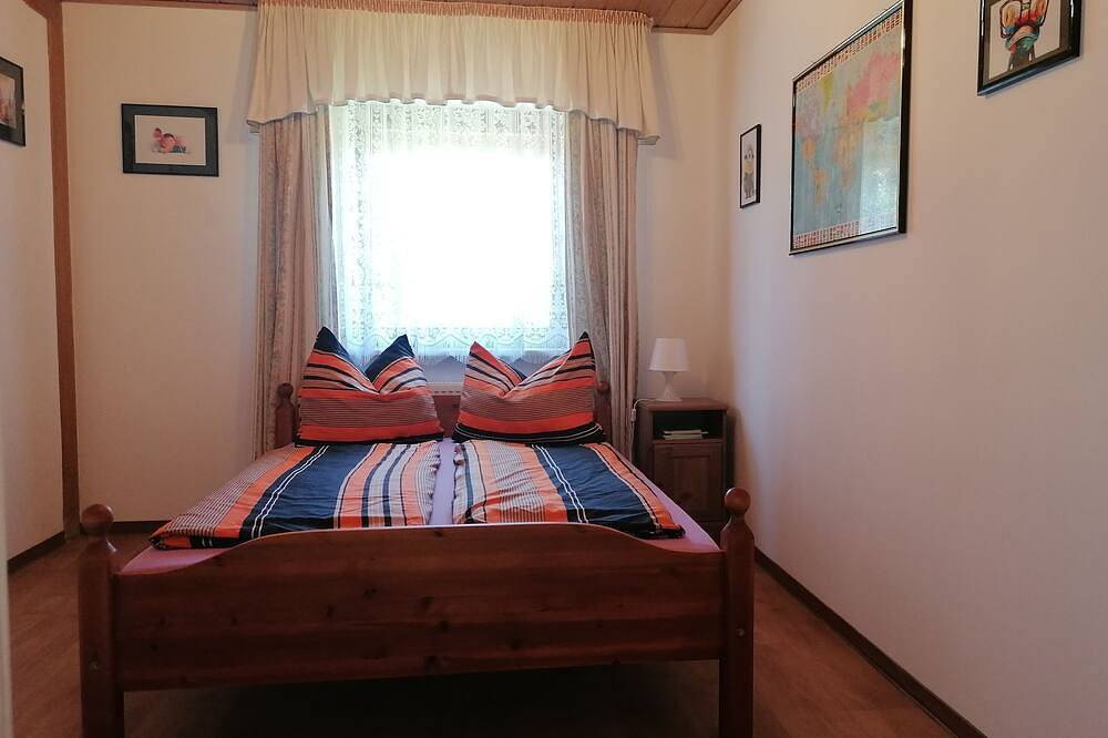 Ganze Wohnung, Neue 120 qm große Ferienwohnung + Terrasse,  nur 5 Minuten von 91541 Rothenburg in Gebsattel, Taubertal