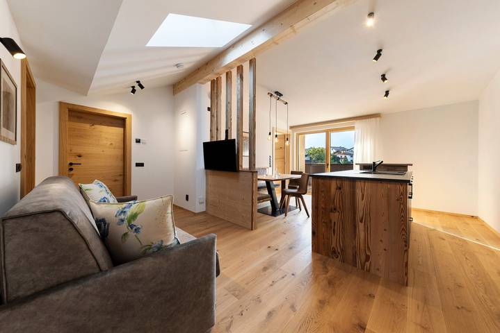 Ganze Wohnung, Ferienwohnung 'Panorama Loft Dolomites' mit Bergblick, privater Terrasse und Wi-Fi in Völs am Schlern, Dolomiti Superski