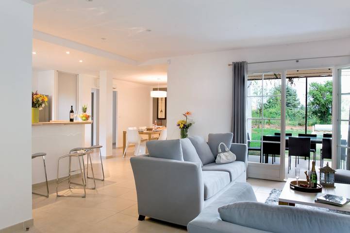 Location de vacances pour 8 personnes, avec Jardin et Piscine à Saint-Saturnin-lès-Apt - 2