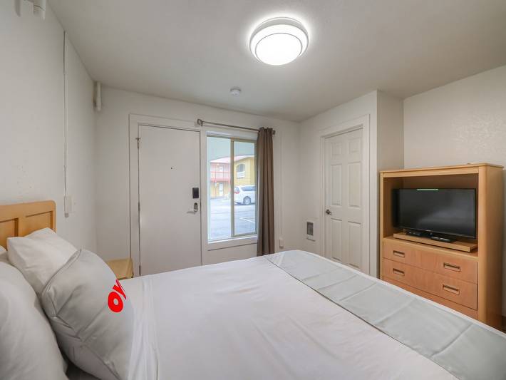 Cama matrimonial | Nsmk | Newport, Oregón in Newport (OR), North Oregon Coast