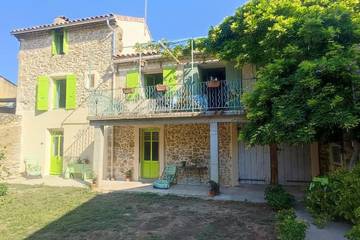 Location de vacances pour 4 personnes, avec balcon ainsi que jardin et vue à Roquemaure