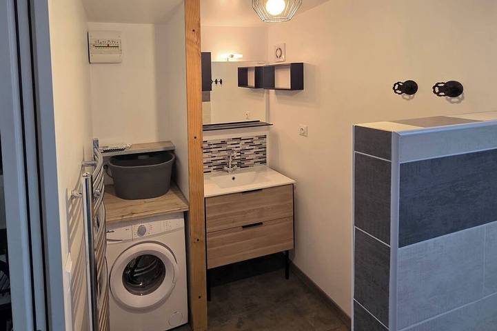Apartamento entero, Studio 2 Pers. 25 m2 with terrace not overlooked, near beaches, port and village. in Larmor-Plage, Côte des Mégalithes