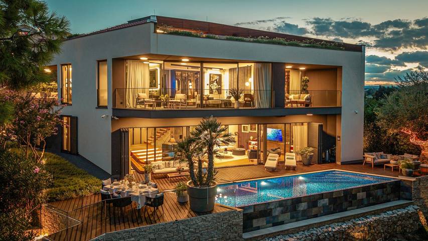 Villa pour 12 personnes, avec Balcon/Terrasse et Jardin ainsi que Piscine et Sauna à Mali Losinj
