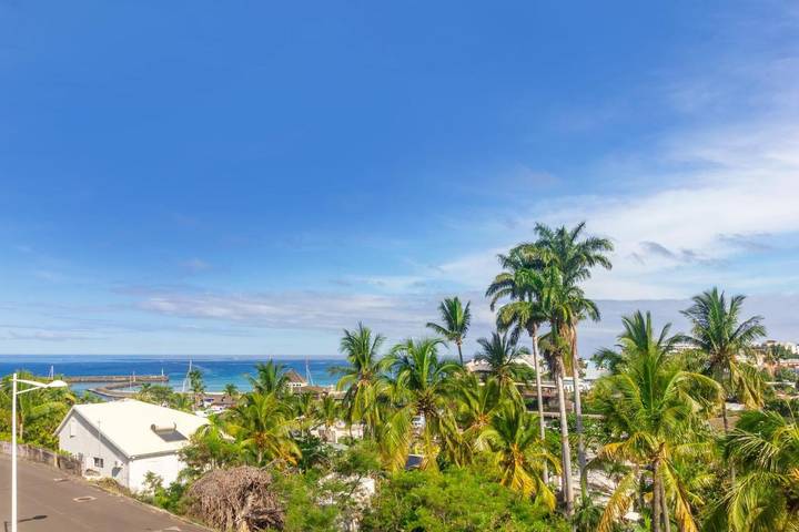Gîte pour 4 personnes, avec vue ainsi que piscine et balcon dans Port de Saint-Gilles les Bains - 4