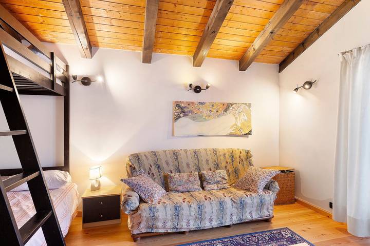 Entire apartment, Apartment 'Ginepro Verde' with Mountain View, Private Terrace and Private Garden in Lorenzago di Cadore, Carnic Prealps