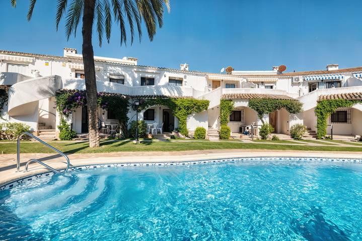 Apartment for 4 people, with Balcony and Garden in Dénia