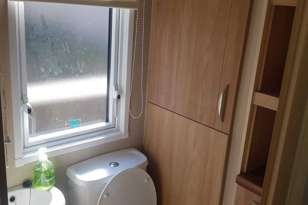 Modern 6 berth caravan close to fishing lakes and beach in Burnham on Sea & Highbridge, Somerset