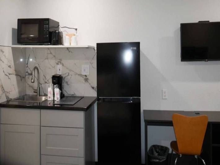 Apartamento entero, 1 Cama Queen | Ducha De Ada/ri/| Ns/cocina in Tacoma, Pierce County
