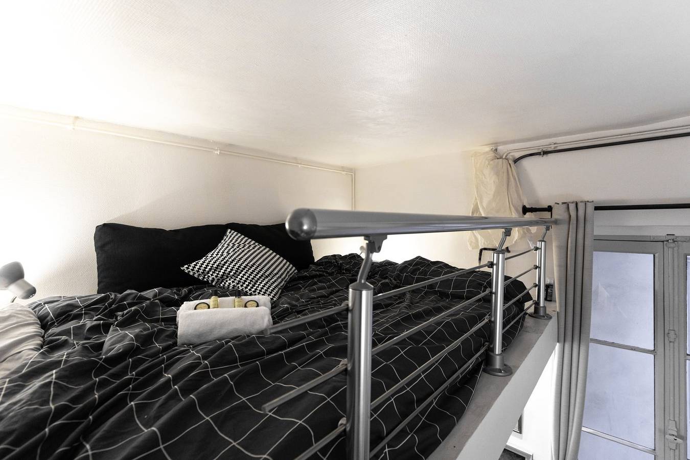 Entire studio, Guestready - Quaint studio mezzanine near Louvre in 1st Arrondissement, Paris