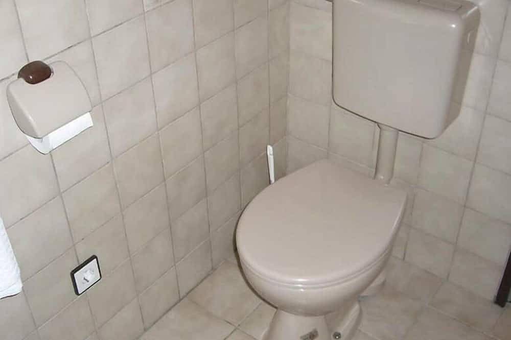 Ganze Wohnung, Apartment 2: Rustikale vollausgestattete Ferienwohnung mit gratis Wlan in Dörfles-Esbach, Oberes Maintal - Coburger Land