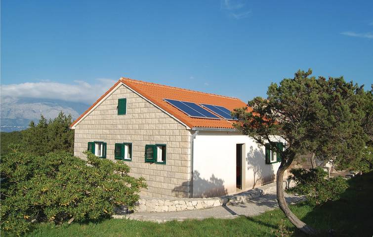 Gemütliche Wohnung mit Terrasse, WLAN und Parkplatz, 1,5 km vom Strand entfernt in Povlja, Brac