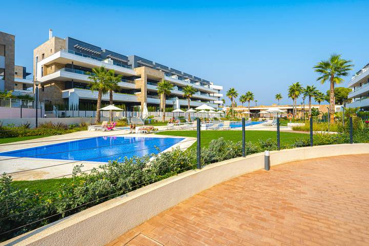 Apartamento para 6 personas, con Jacuzzi además de Terraza y Piscina en Playa Flamenca