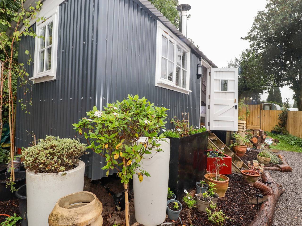 King's Cwtch Shepherd's Hut in Cardiff region