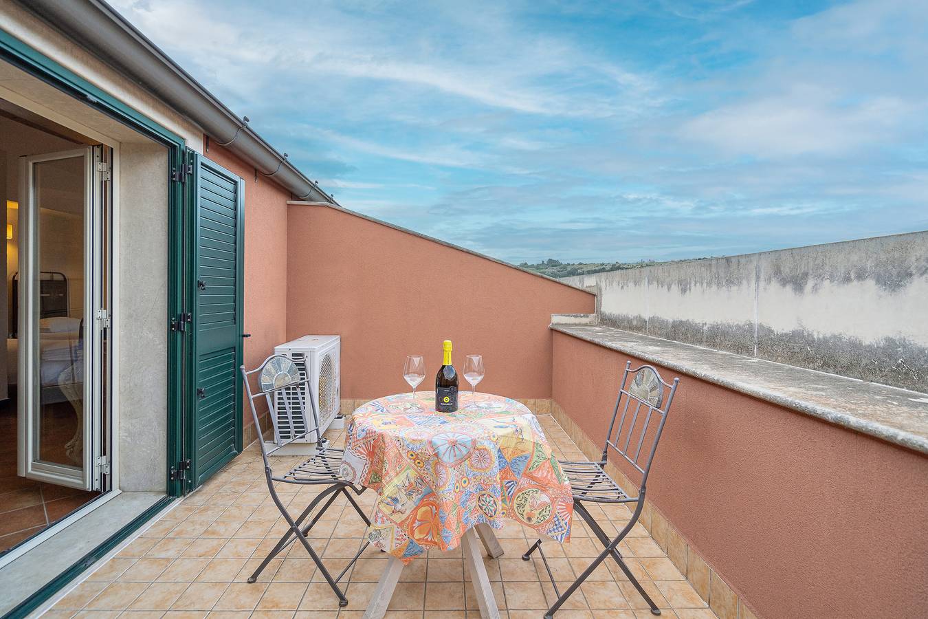 Camera "Cabernet R12" con piscina condivisa, Wi-Fi e aria condizionata in Siracusa, Siracusa e dintorni