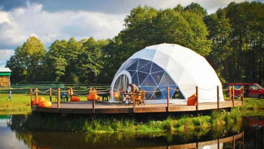 Camping para 8 personas, con jardín además de vistas y vistas al lago en Rumania