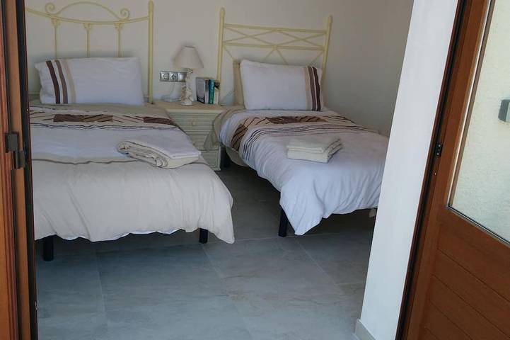 Lovely Villa with gorgeous views - Sleeps 6 (Heated Pool) in Adsubia, Provincia de Alicante