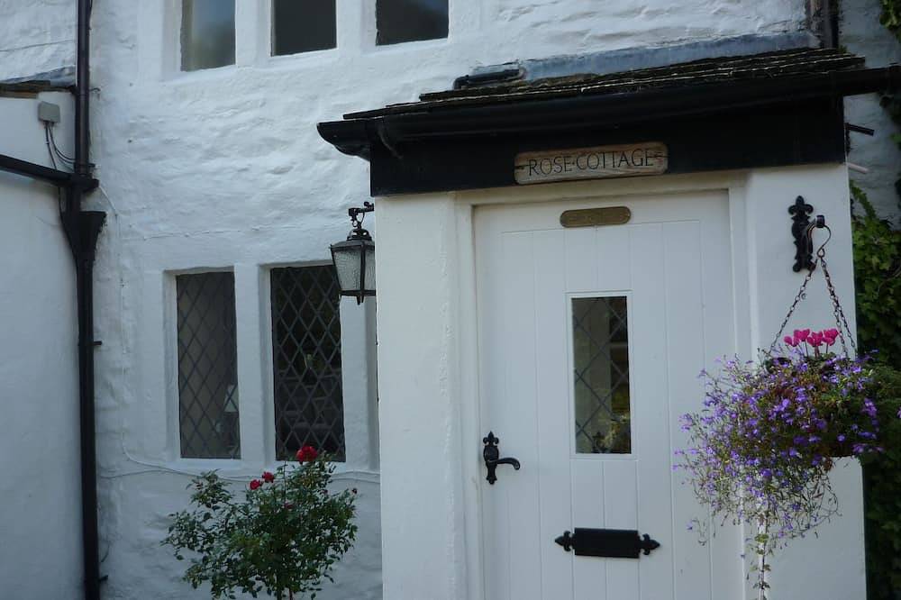 Charming luxury  cottage near Ilkley with great views and fabulous location. in Addingham, Nidderdale AONB