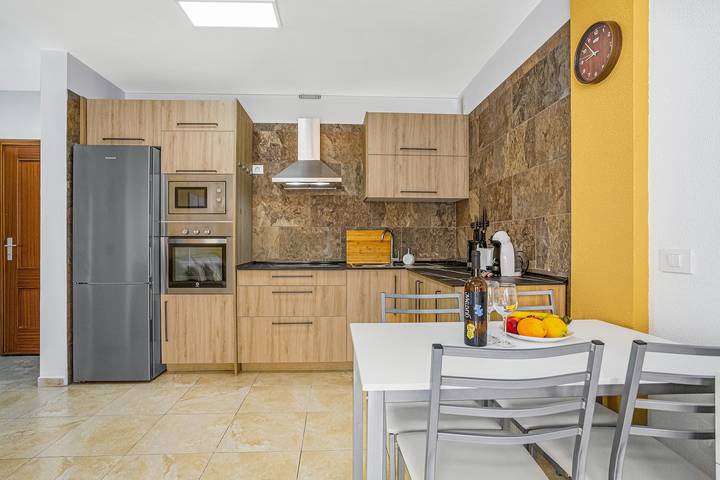 Apartamento entero, Apartamento de vacaciones 'La Octava Isla' con piscina compartida, Wi-Fi in Puertito de Güímar, Güímar