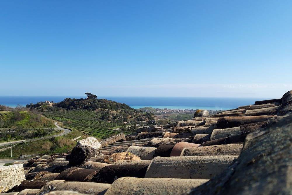 Adamo Terrasse mit Meerblick in Badolato, Catanzaro Provinz