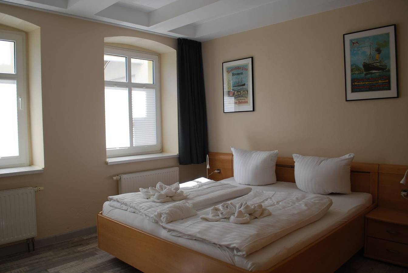 Ganze Wohnung, Ferienwohnung Emmy 04, komplett restauriert im erhaltenen Seebäderstil in Drei Kaiserbäder, Heringsdorf