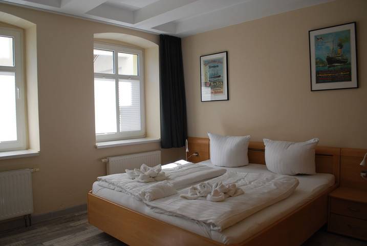 Ganze Wohnung, Ferienwohnung Emmy 04, komplett restauriert im erhaltenen Seebäderstil in Drei Kaiserbäder, Heringsdorf