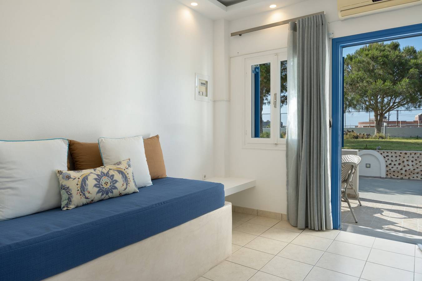 Apartment Garden View 3 Guests with Wi-Fi and Air Conditioning in Agios Georgios (Santorin), Santorin