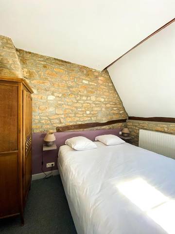 Hôtel pour 2 personnes, avec terrasse et jardin, animaux acceptés à Châteauneuf (Côte-d'Or)