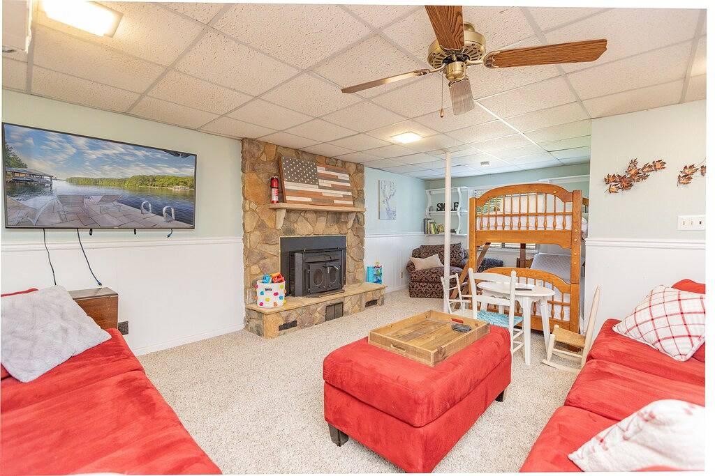 Luxury Lakeside Cabin - A Stone's Throw in Lake Gaston