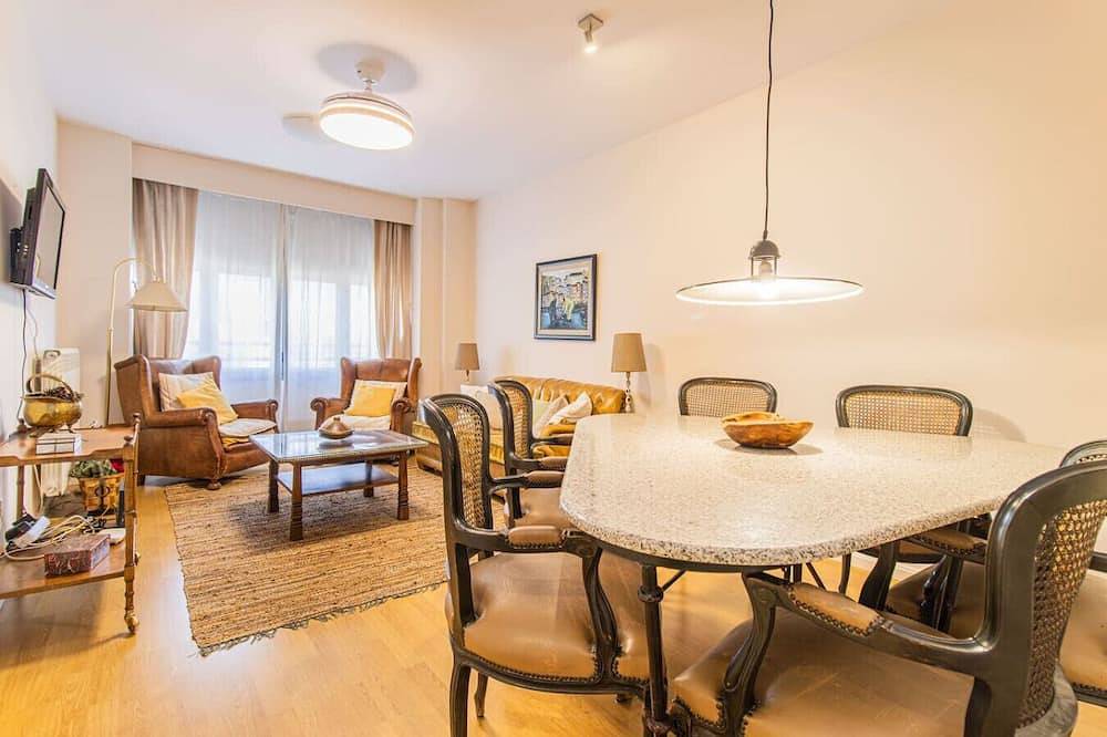 Geheel appartement, Relax Above the City - Terrace, Views & Comfort in Huesca, Huesca Provincie