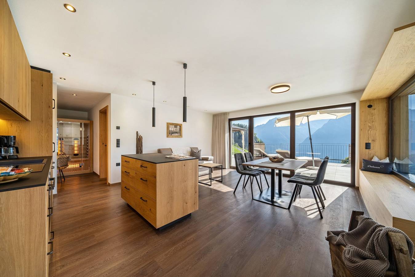 Ganze Wohnung, "Sunnseitn Lodge Apt Exclusive Panorama" mit beheiztem Whirlpool, Infrarotsauna und großer Terrasse in Stuls, Moos in Passeier