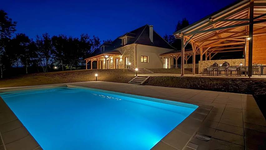 Location de vacances pour 11 personnes, avec Terrasse ainsi que Jardin et Piscine à Saint-Médard-d'Excideuil - 2