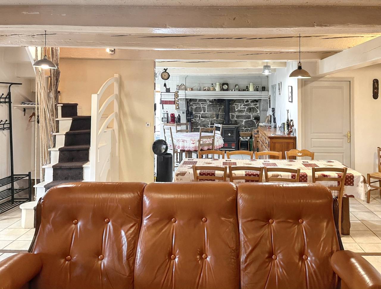 Maison de campagne spacieuse à Chastreix avec cheminée in Chastreix, Parc naturel régional des Volcans d'Auvergne