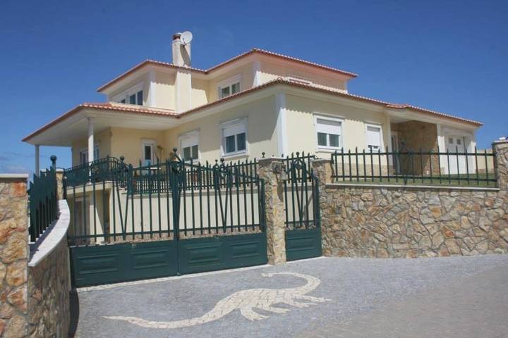 Location de vacances pour 8 personnes, avec jacuzzi et jardin à Ribamar