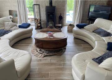 Location de vacances pour 14 personnes, avec terrasse et jardin à Saint-Hilaire-des-Loges