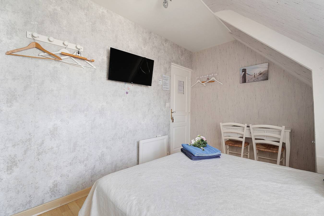 Chambre d’hôtes « La Marine » avec terrasse partagée, jardin commun et Wi-Fi in Saint-Méloir-des-Ondes, Baie du Mont-Saint-Michel