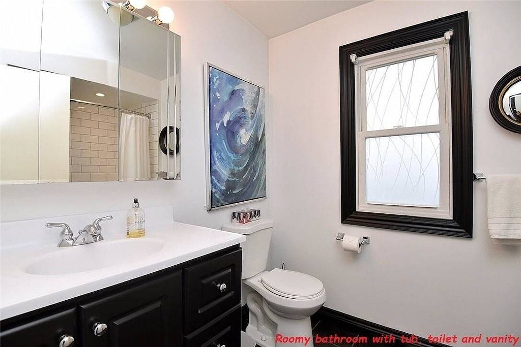 Love on the Lake – Romantic Lakefront Updated Cottage with Private Beach in Hamilton, Ontariosee (Kanada)