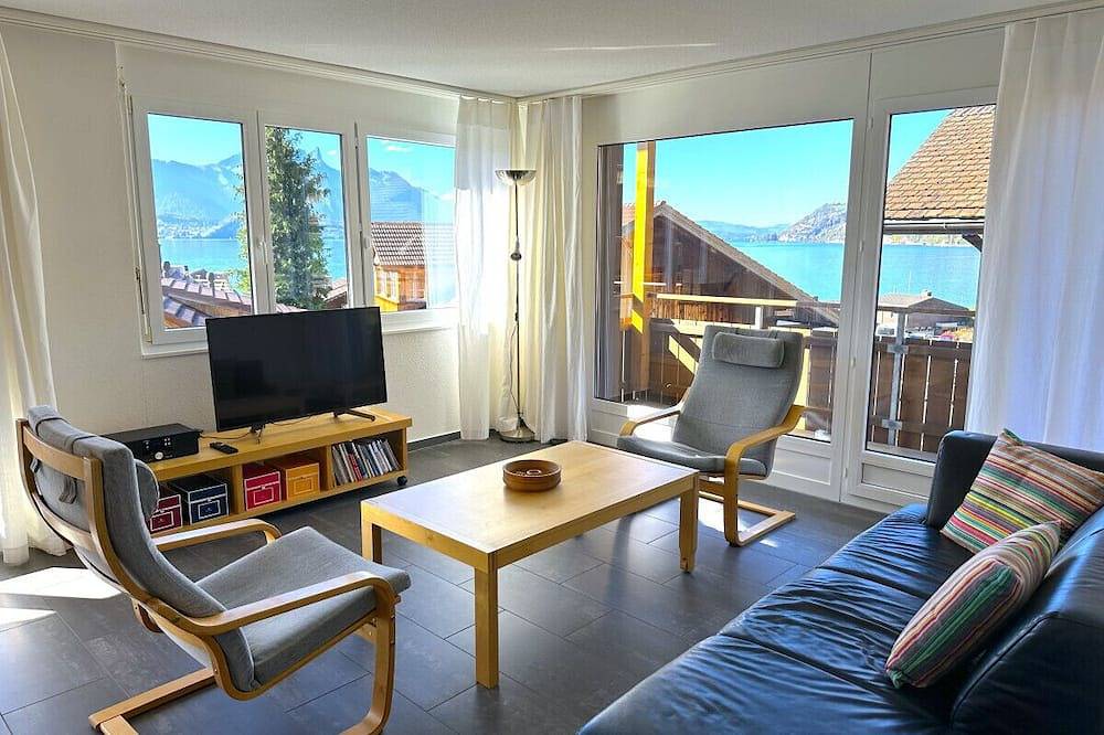 Geheel appartement, Swisshut Stunning Views Alps & Lake - Apart. Innerdorf in Sigriswil, Meer van Thun