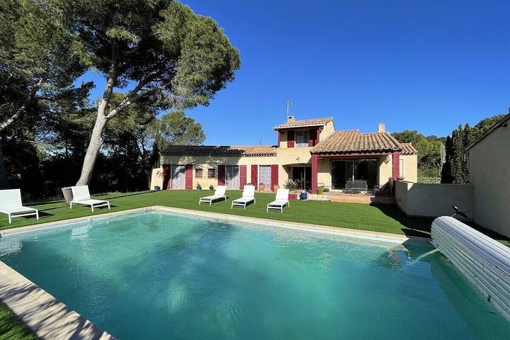 Villa für 10 Personen, mit Balkon und Garten - 1