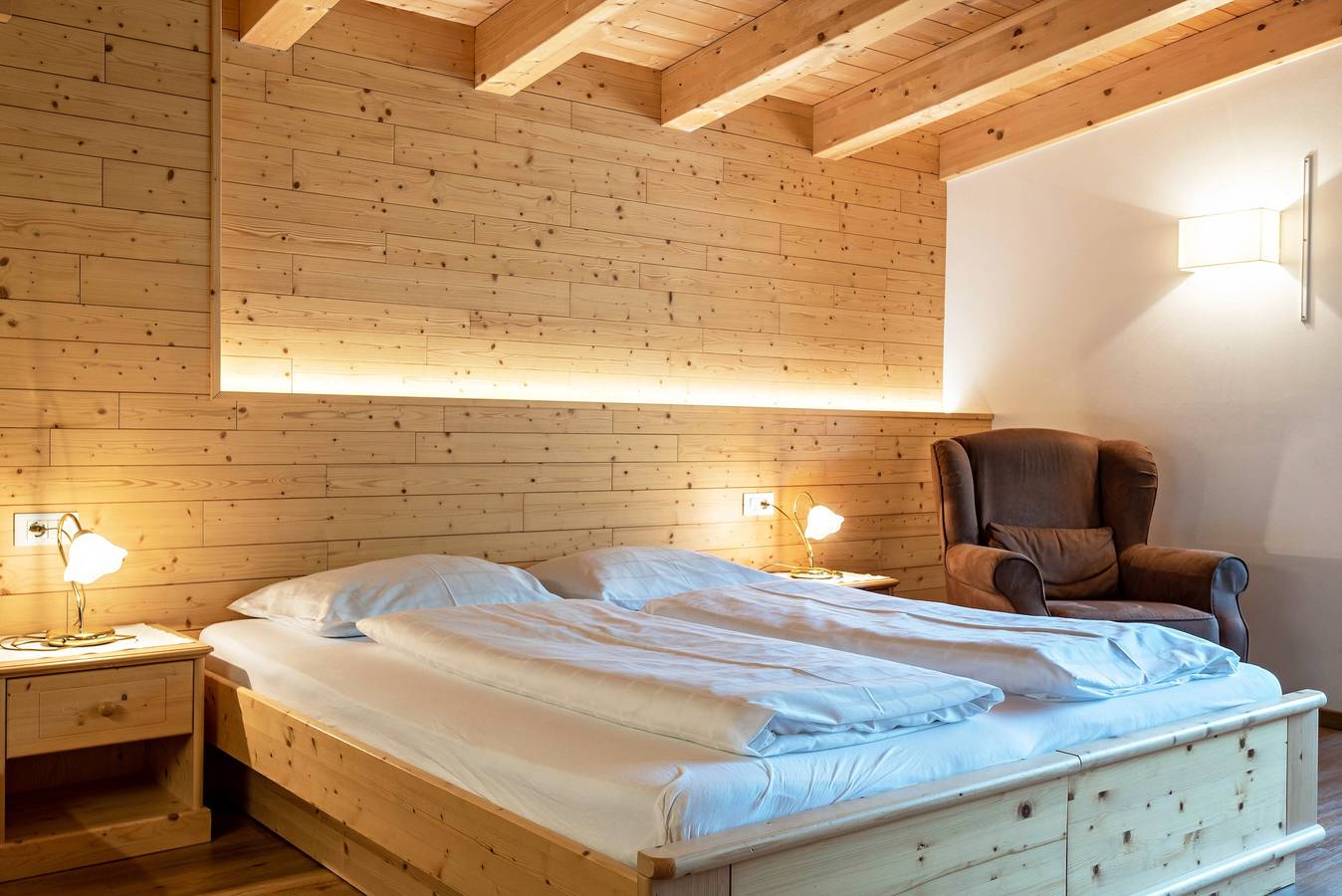 Ganzes Studio, Einzimmerapartment 'Hotel Residence Gardena Dolomites' mit Bergblick, Garten & Wlan in St. Christina in Gröden, Dolomiti Superski