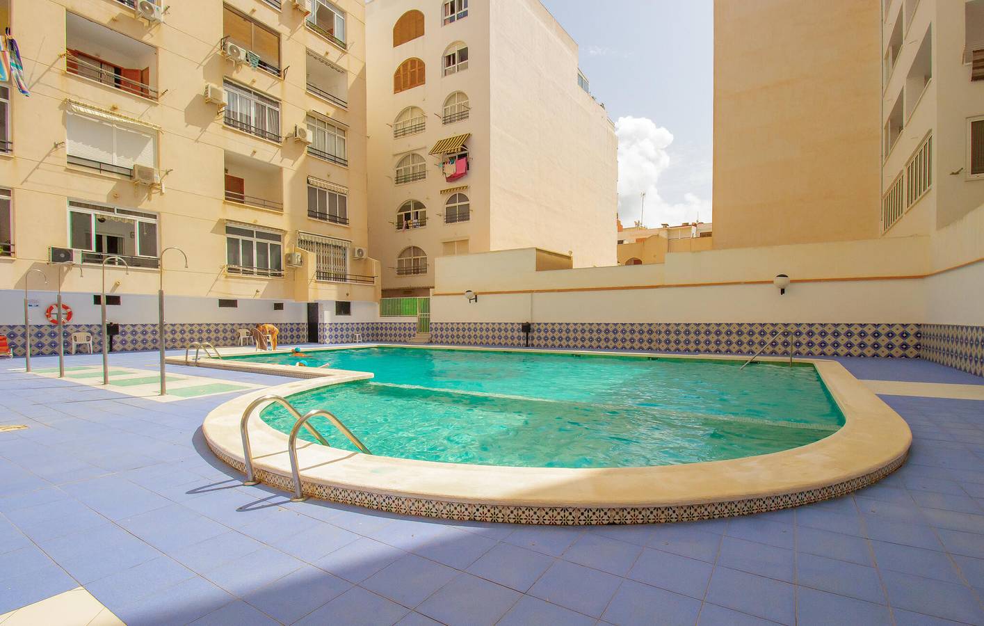 Appartement de vacances entier, Appartement confortable de 68 m² près de la plage avec garage, climatisation, piscine et internet in Torrevieja Centre, Torrevieja