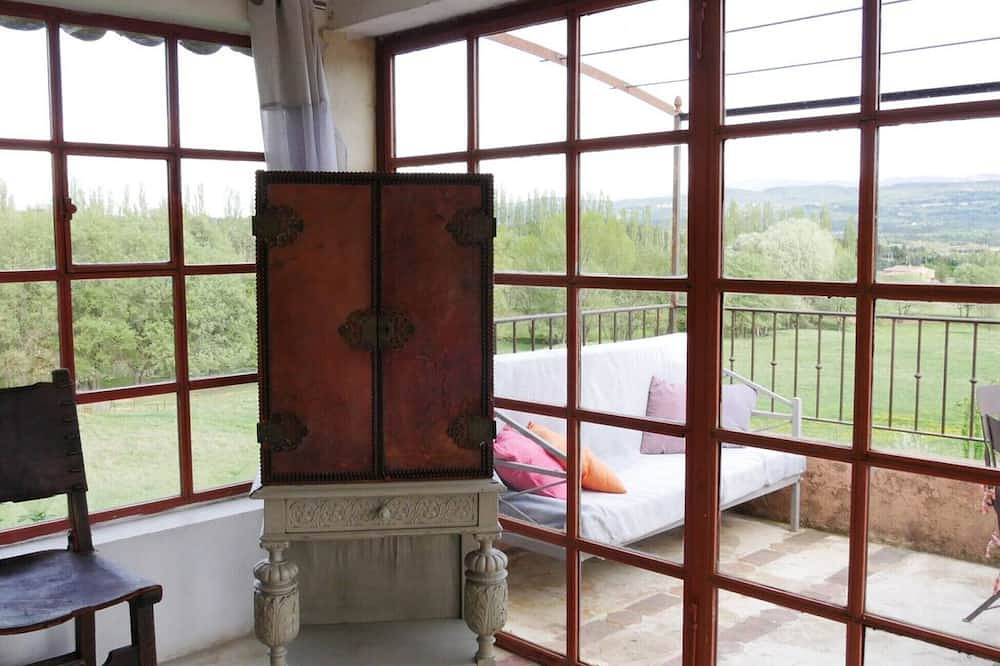 Gîte indépendant, avec terrasse et vue imprenable sur le Luberon, piscine in Roussillon, Parc naturel régional du Luberon