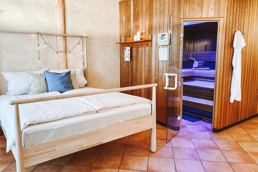 Ganze Wohnung, Private Spa mit Sauna und Whirlpool in der Idylle | 10 min von Rothenburg o.d.T. in Schrozberg, Taubertal