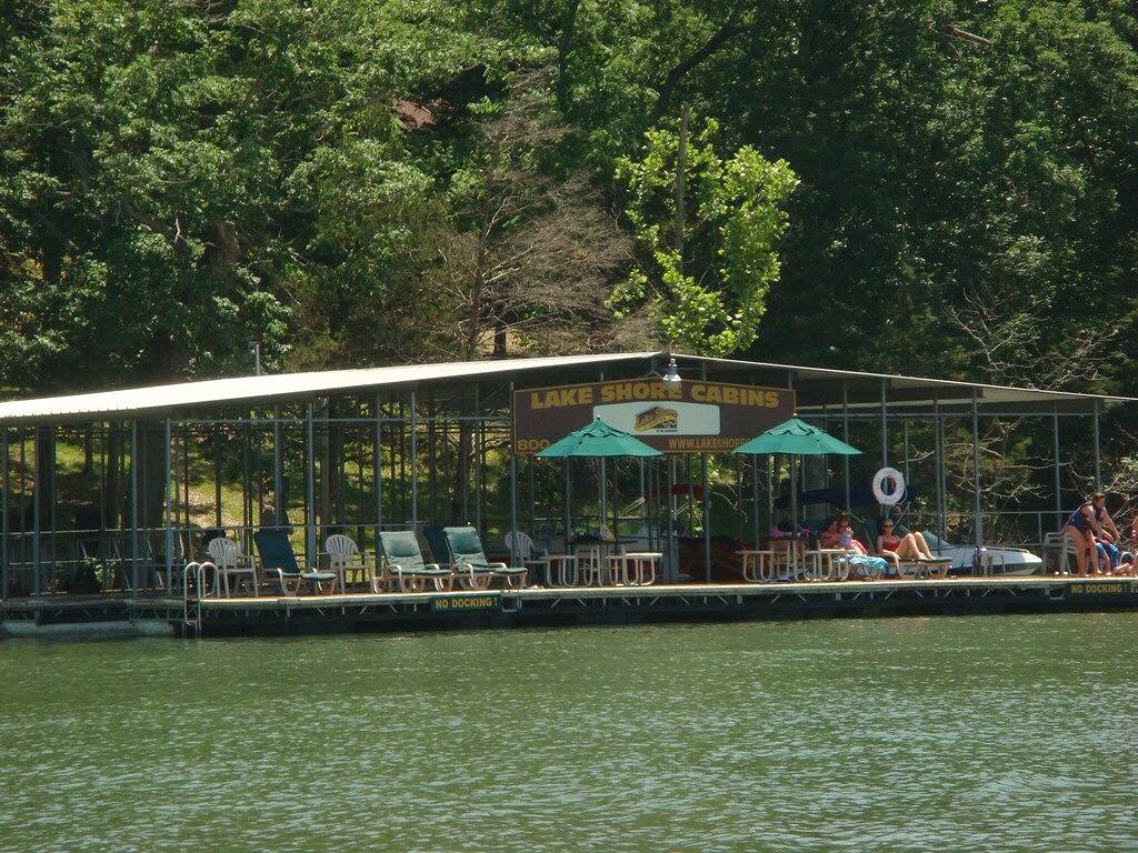 Eine Geschichte Luxus Mountain Top Cabin am Beaver Lake mit Dock und spektakulärem Blick! in Beaver Lake