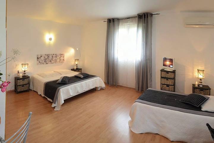 Location de vacances pour 13 personnes, avec jacuzzi et jardin, animaux acceptés à Cublac - 3