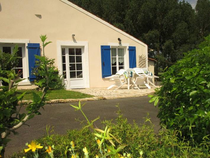 Gîte pour 4 personnes, avec piscine, adapté aux familles à Vix