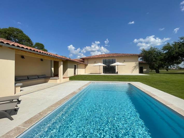 Maison d’hôte pour 6 personnes, avec Terrasse et Jacuzzi ainsi que Jardin et Piscine