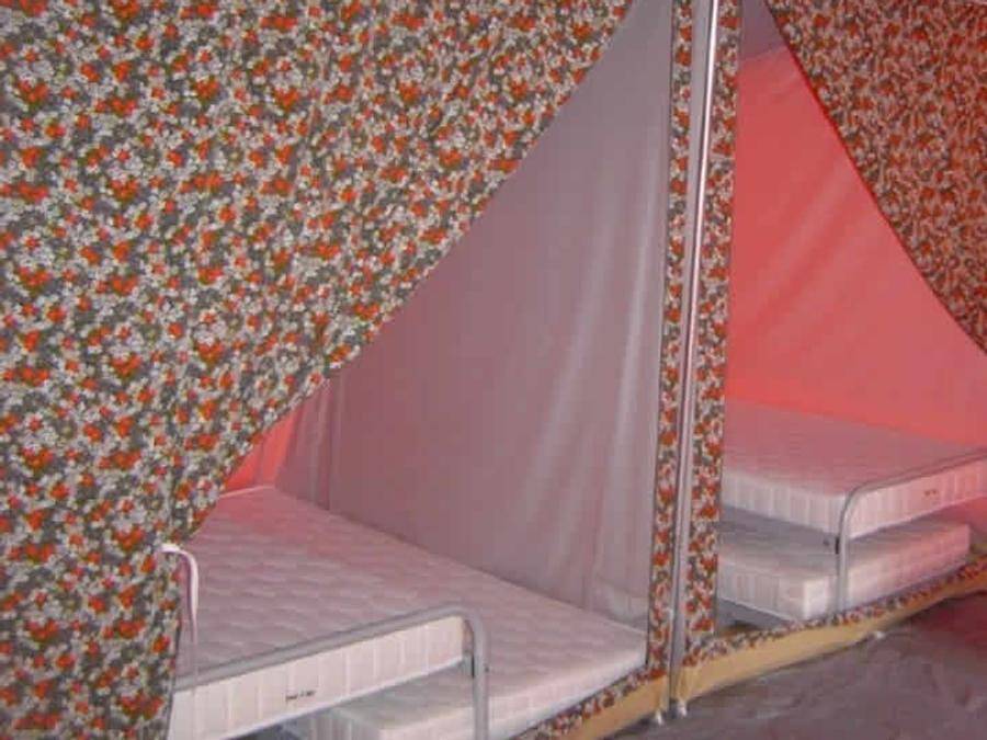 Camping La Perle - Tente 4 personnes - Tente Bungalow Retro in Saint-Médard-la-Rochette, Région d'Aubussargues