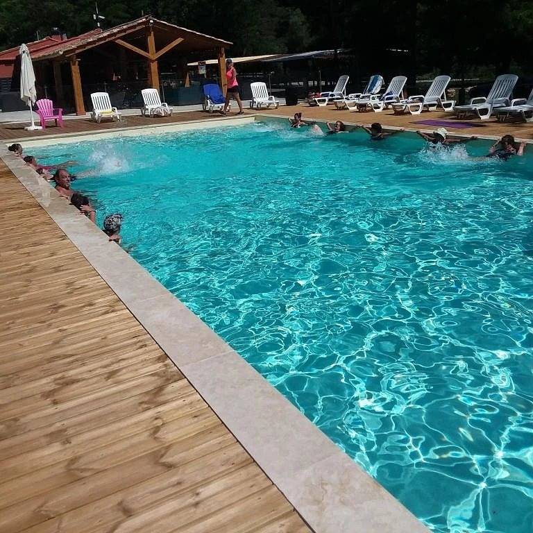 Zecamping 4* familial piscine mobil-home Tv Bbq clim 16m2 2 pers in Mialet, Cevennen