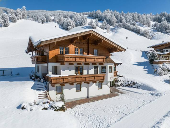 Ferienwohnung für 4 Personen, mit Balkon und Garten in Saalbach